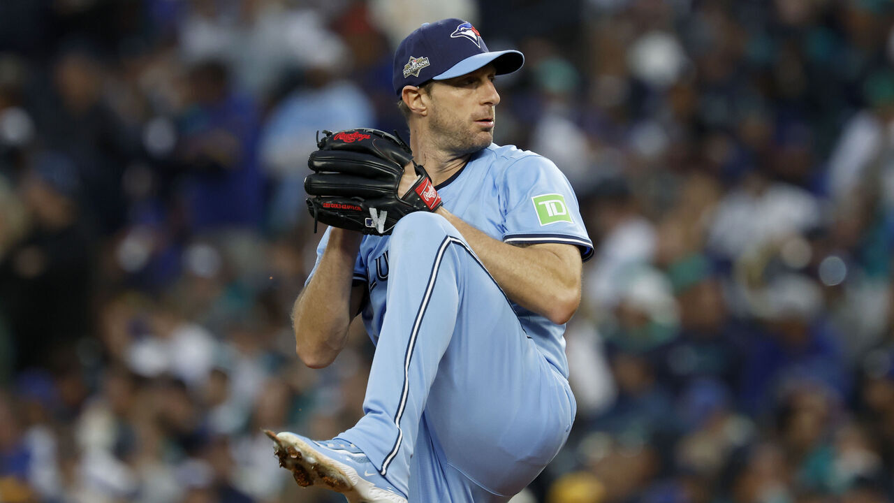 SEATTLE, WASHINGTON - OCTOBER 16: Max Scherzer #31 of the Toronto Blue Jays pitches against the Seattle Mariners during the second inning in game four of the American League Championship Series at T-Mobile Park on October 16, 2025 in Seattle, Washington.