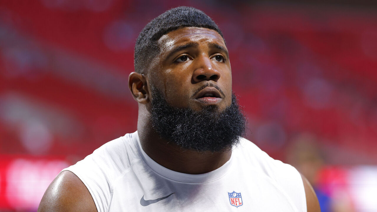 ATLANTA, GEORGIA - OCTOBER 13: Ed Oliver #91 of the Buffalo Bills warms up prior to the NFL 2025 game between Buffalo Bills and Atlanta Falcons at Mercedes-Benz Stadium on October 13, 2025 in Atlanta, United States.