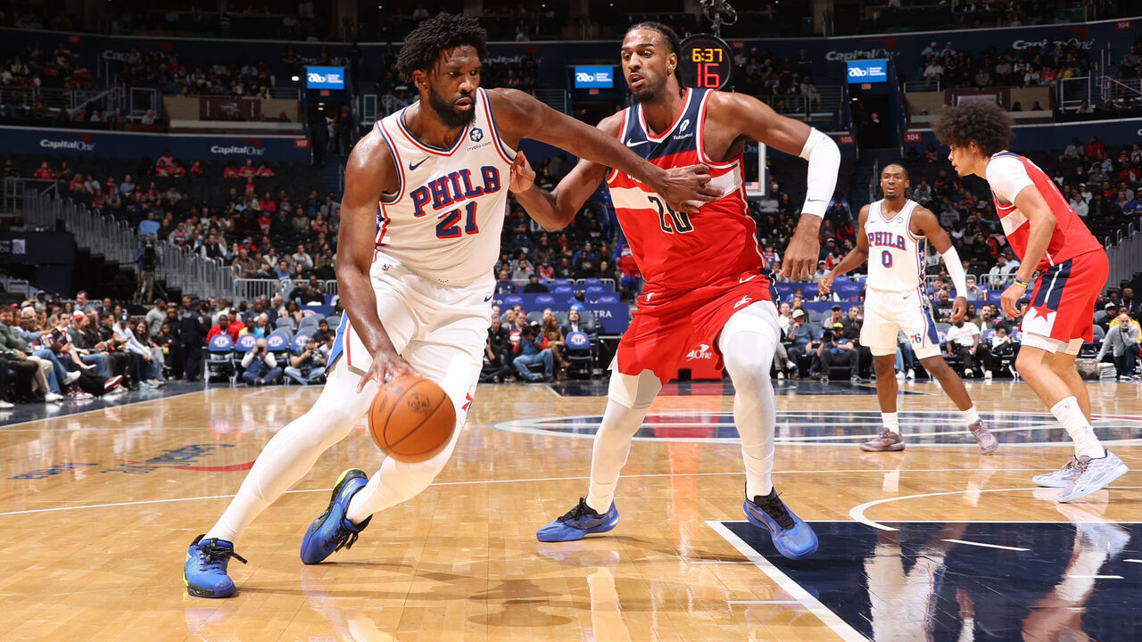 WASHINGTON, DC - OCTOBER 28: Joel Embiid #21 of the Philadelphia 76ers drives to the basket during the game against the Washington Wizards on October 28, 2025 at Capital One Arena in Washington, DC. Mandatory Copyright Notice: Copyright 2025 NBAE
