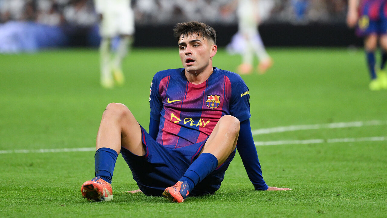 MADRID, SPAIN - OCTOBER 26: Pedri of FC Barcelona shows his dejection during the LaLiga EA Sports match between Real Madrid CF and FC Barcelona at Estadio Santiago Bernabeu on October 26, 2025 in Madrid, Spain.