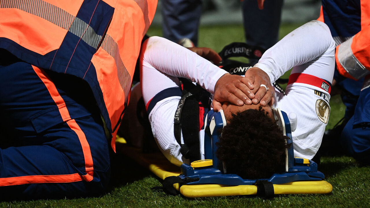 Paris Saint-Germain's French midfielder #14 Desire Doue reacts in pain after suffering an injury during the French L1 football match between FC Lorient and Paris Saint-Germain (PSG) at the Stade du Moustoir in Lorient, western France, on October 29, 2025.
