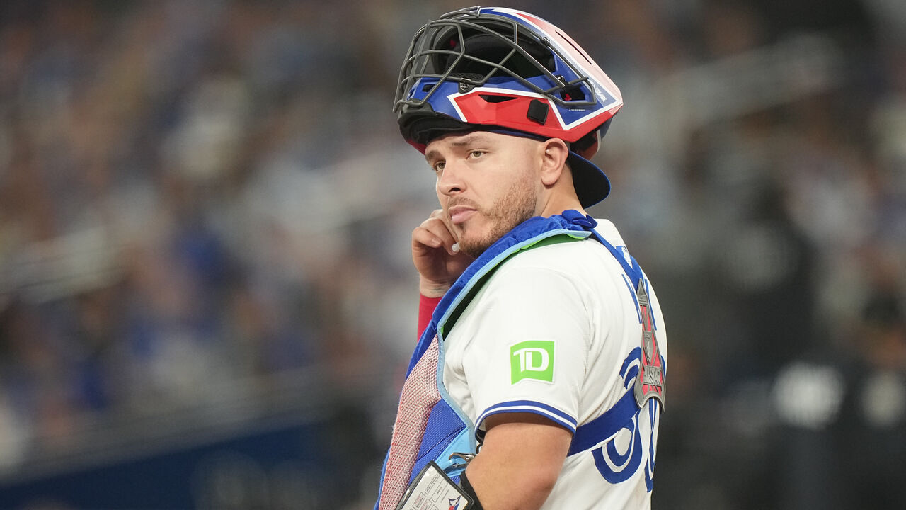 Baseball: World Series: Toronto Blue Jays Alejandro Kirk (30) looks on from behind the plate vs Los Angeles Dodgers at Rogers Centre. Game 1. Toronto, Canada 10/24/2025CREDIT: Erick W. Rasco