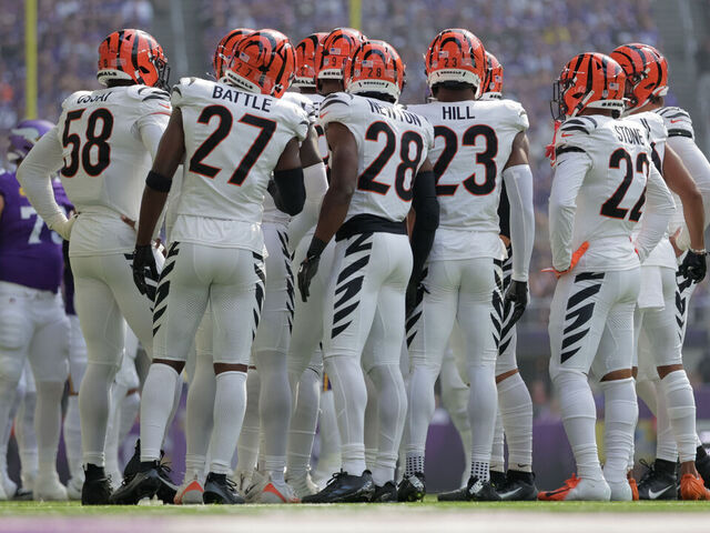 MINNEAPOLIS, MN - SEPTEMBER 21: Cincinnati Bengals defense huddle up during the NFL game between the Cincinnati Bengals and the Minnesota Vikings on September 21st, 2025, at U.S. Bank Stadium in Minneapolis, MN.