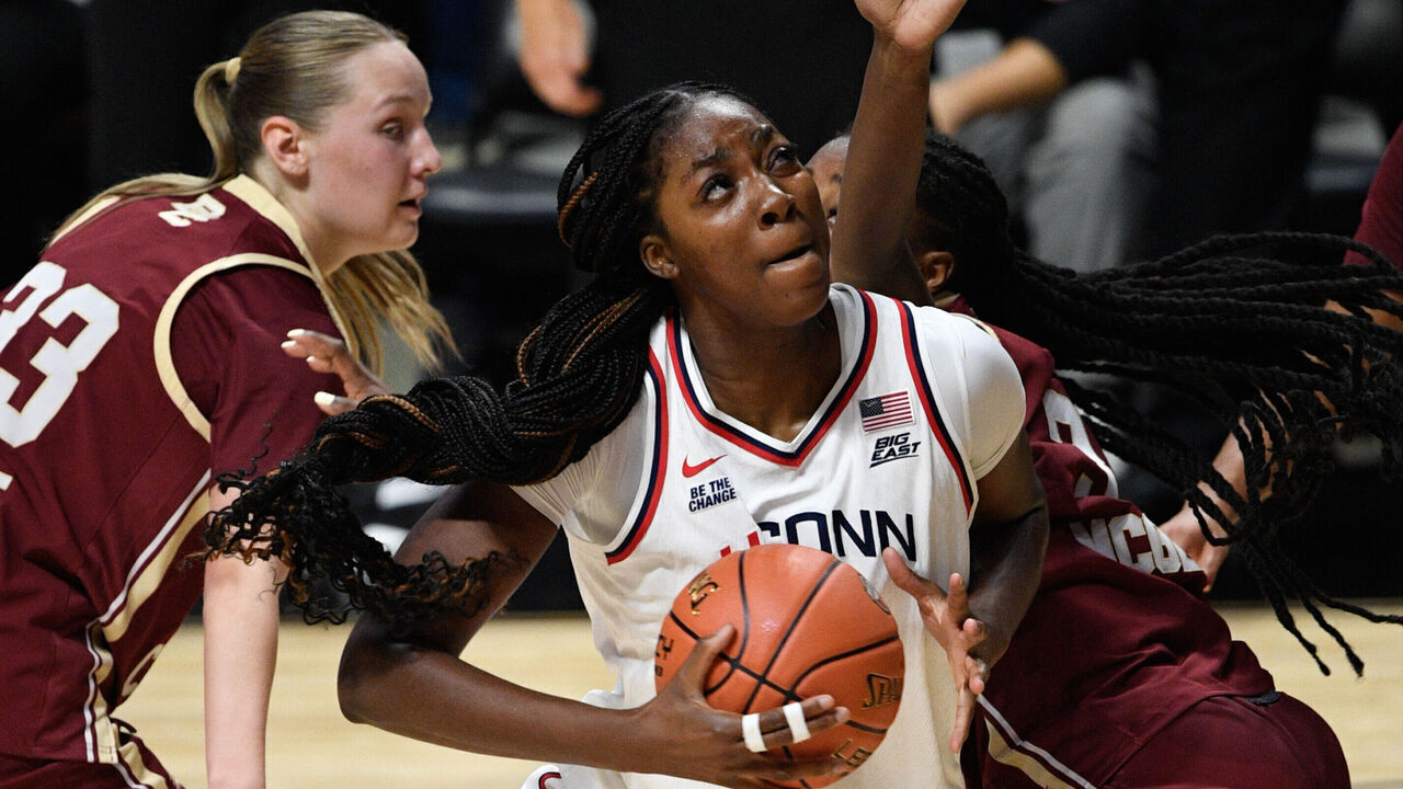 UNCASVILLE, CT - OCTOBER 13: Serah Williams #22 of the UConn Huskies handles the ball during the Naismith Basketball Hall of Fame exhibition women's college basketball game between the UConn Huskies and the Boston College Eagles on October 13, 2025, at Mohegan Sun Arena in Uncasville, CT.