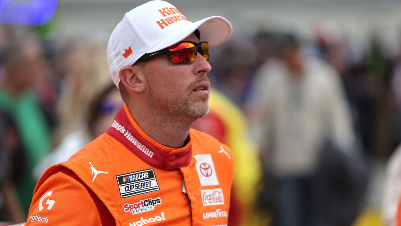 Hamlin's roller-coaster offseason: Lawsuit win, father's death, racing return