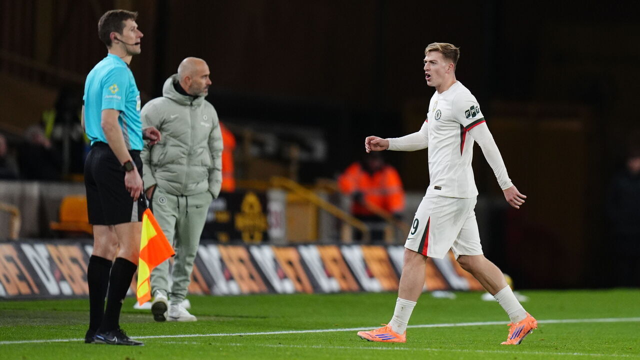 Chelsea's Liam Delap (right) reacts after being shown a second yellow card and being sent off during the Carabao Cup fourth round match at Molineux Stadium, Wolverhampton. Picture date: Wednesday October 29, 2025.