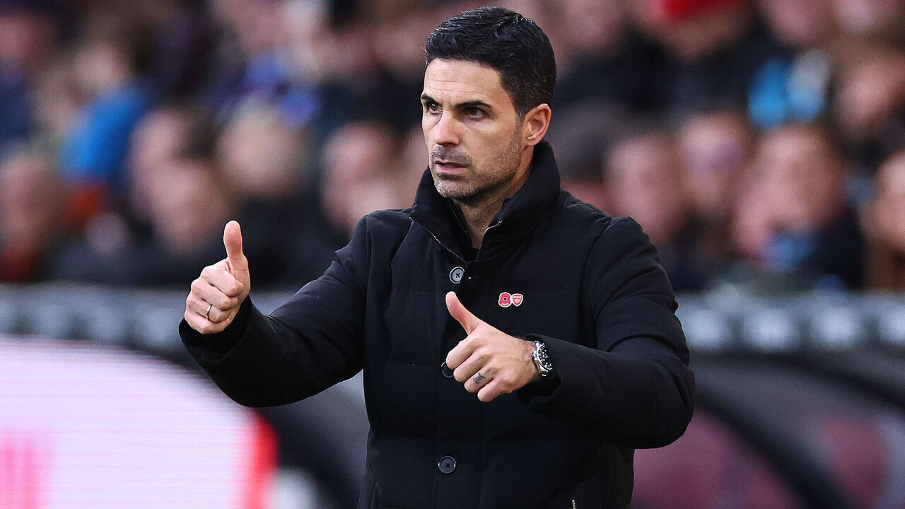 BURNLEY, ENGLAND - NOVEMBER 1: Mikel Arteta manager / head coach of Arsenal during the Premier League match between Burnley and Arsenal at Turf Moor on November 1, 2025 in Burnley, England.