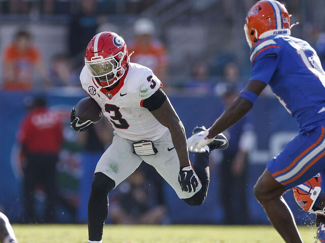 JACKSONVILLE, FL - NOVEMBER 01: Georgia Bulldogs running back Nate Frazier (3) runs with the ball during the game between the Florida Gators and the Georgia Bulldogs on November 1, 2025 at EverBank Field in Jacksonville, Fl.