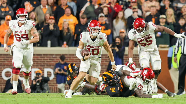 KNOXVILLE, TENNESSEE - NOVEMBER 1: John Mateer #10 of the Oklahoma Sooners carries the ball during a game between the Tennessee Volunteers and the Oklahoma Sooners at Neyland Stadium on November 1, 2025 in Knoxville, Tennessee.