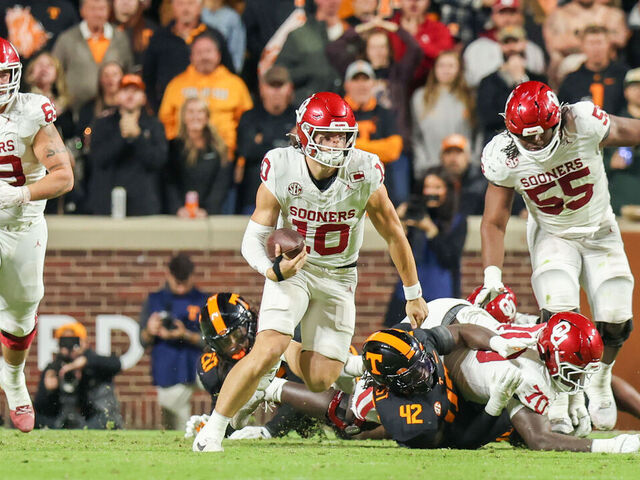 KNOXVILLE, TENNESSEE - NOVEMBER 1: John Mateer #10 of the Oklahoma Sooners carries the ball during a game between the Tennessee Volunteers and the Oklahoma Sooners at Neyland Stadium on November 1, 2025 in Knoxville, Tennessee.