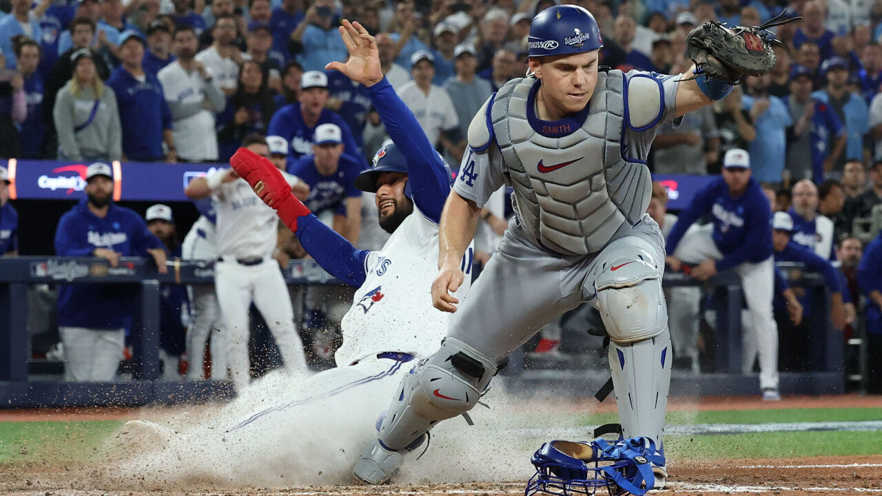 Toronto, Ontario, Saturday, November 1, 2025 - Los Angeles Dodgers catcher Will Smith (16) catches the ball for the out as Toronto Blue Jays' Isiah Kiner-Falefa slide into home for a force out during the ninth inning of Game seven of the 121st World Series between the LA Dodgers and the Toronto Blue Jays at Rogers Centre. (Robert Gauthier/Los Angeles Times via Getty Images)