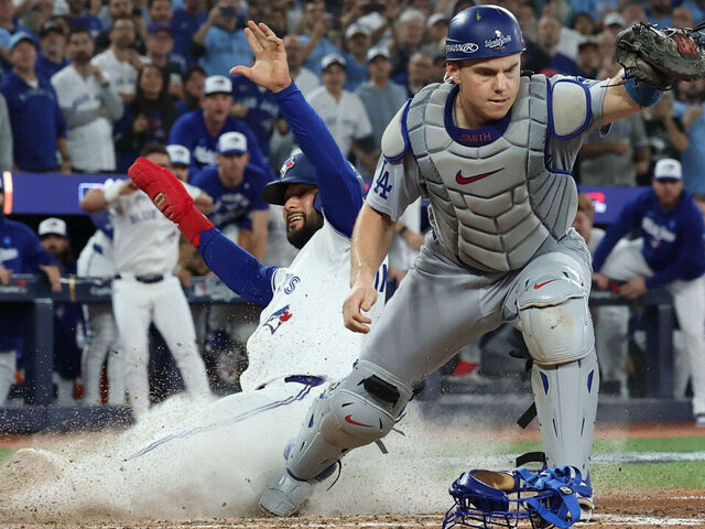 Toronto, Ontario, Saturday, November 1, 2025 - Los Angeles Dodgers catcher Will Smith (16) catches the ball for the out as Toronto Blue Jays' Isiah Kiner-Falefa slide into home for a force out during the ninth inning of Game seven of the 121st World Series between the LA Dodgers and the Toronto Blue Jays at Rogers Centre. (Robert Gauthier/Los Angeles Times via Getty Images)