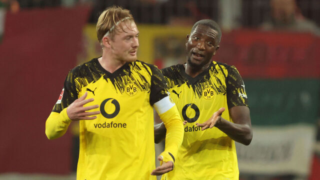 AUGSBURG, GERMANY - OCTOBER 31: Serhou Guirassy of Borussia Dortmund reduring the Bundesliga match between FC Augsburg and Borussia Dortmund at WWK-Arena on October 31, 2025 in Augsburg, Germany.