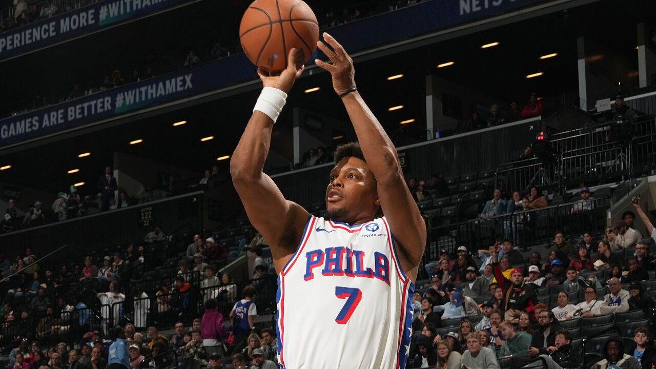 BROOKLYN, NY - NOVEMBER 2: Kyle Lowry #7 of the Philadelphia 76ers shoots a three point basket during the game against the Brooklyn Nets on November 2, 2025 at Barclays Center in Brooklyn, New York. Mandatory Copyright Notice: Copyright 2025 NBAE