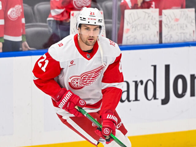 ST. LOUIS, MO - OCTOBER 28: Detroit Red Wings left wing James van Riemsdyk (21) skates with the puck during pregame where the St. Louis Blues hosted the Detroit Red Wings on Tuesday October 28, 2025, at the Enterprise Center in St. Louis MO