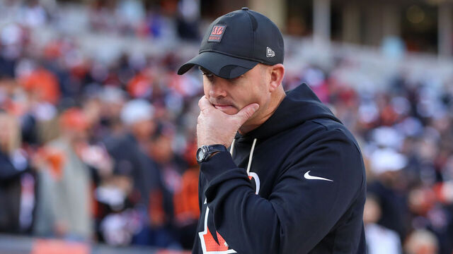 CINCINNATI, OH - OCTOBER 26: Cincinnati Bengals head coach Zac Taylor walks off the field at halftime during the game against the New York Jets and the Cincinnati Bengals on October 26, 2025, at Paycor Stadium in Cincinnati, OH.