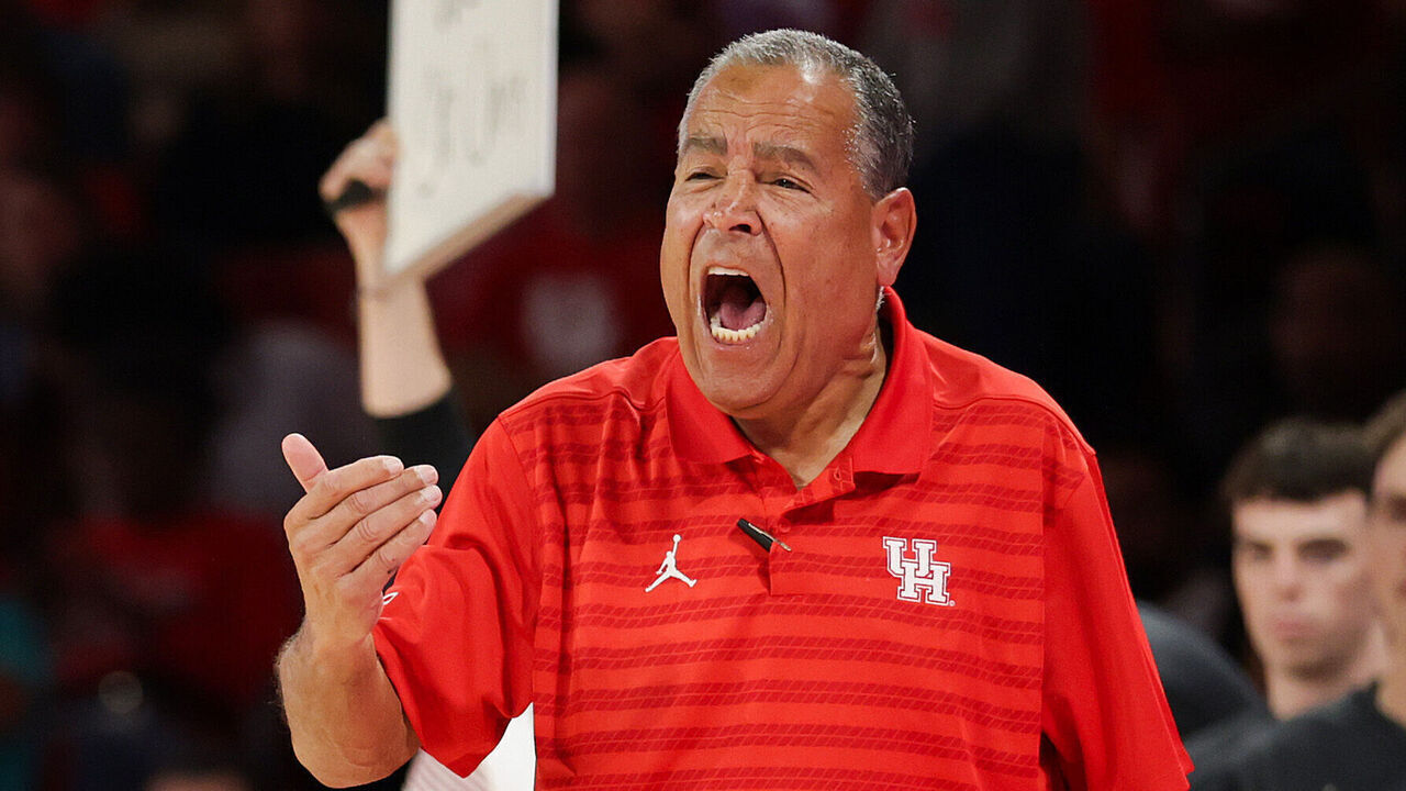 HOUSTON, TEXAS - NOVEMBER 03: Head coach Kelvin Sampson of the Houston Cougars reacts during the first half of the game against the Lehigh Mountain Hawks at Fertitta Center on November 03, 2025 in Houston, Texas.