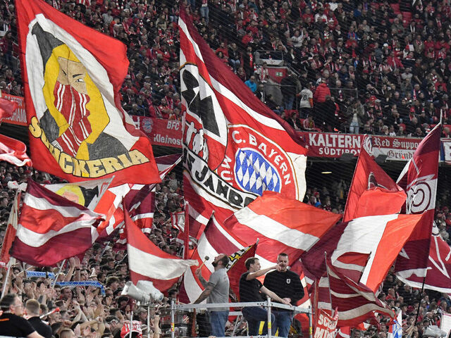 MUNICH, GERMANY - NOVEMBER 1: Fans of FC Bayern Muenchen during the Bundesliga match between FC Bayern Muenchen and Beyer 04 Leverkusen at Allianz Arena on November 1, 2025 in Munich, Germany.