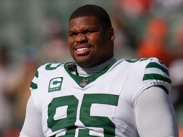CINCINNATI, OHIO - OCTOBER 26: Quinnen Williams #95 of the New York Jets looks on before the game against the Cincinnati Bengals at Paycor Stadium on October 26, 2025 in Cincinnati, Ohio.