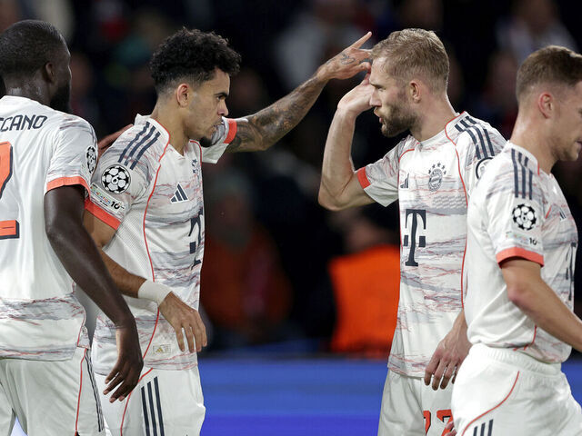 PARIS, FRANCE - NOVEMBER 4: Luis Diaz of Bayern Munchen celebrates 0-2 with Konrad Laimer of Bayern Munchen, Dayot Upamecano of Bayern Munchen, Joshua Kimmich of Bayern Munchen during the UEFA Champions League match between Paris Saint Germain v Bayern Munchen at the Parc des Princes on November 4, 2025 in Paris France