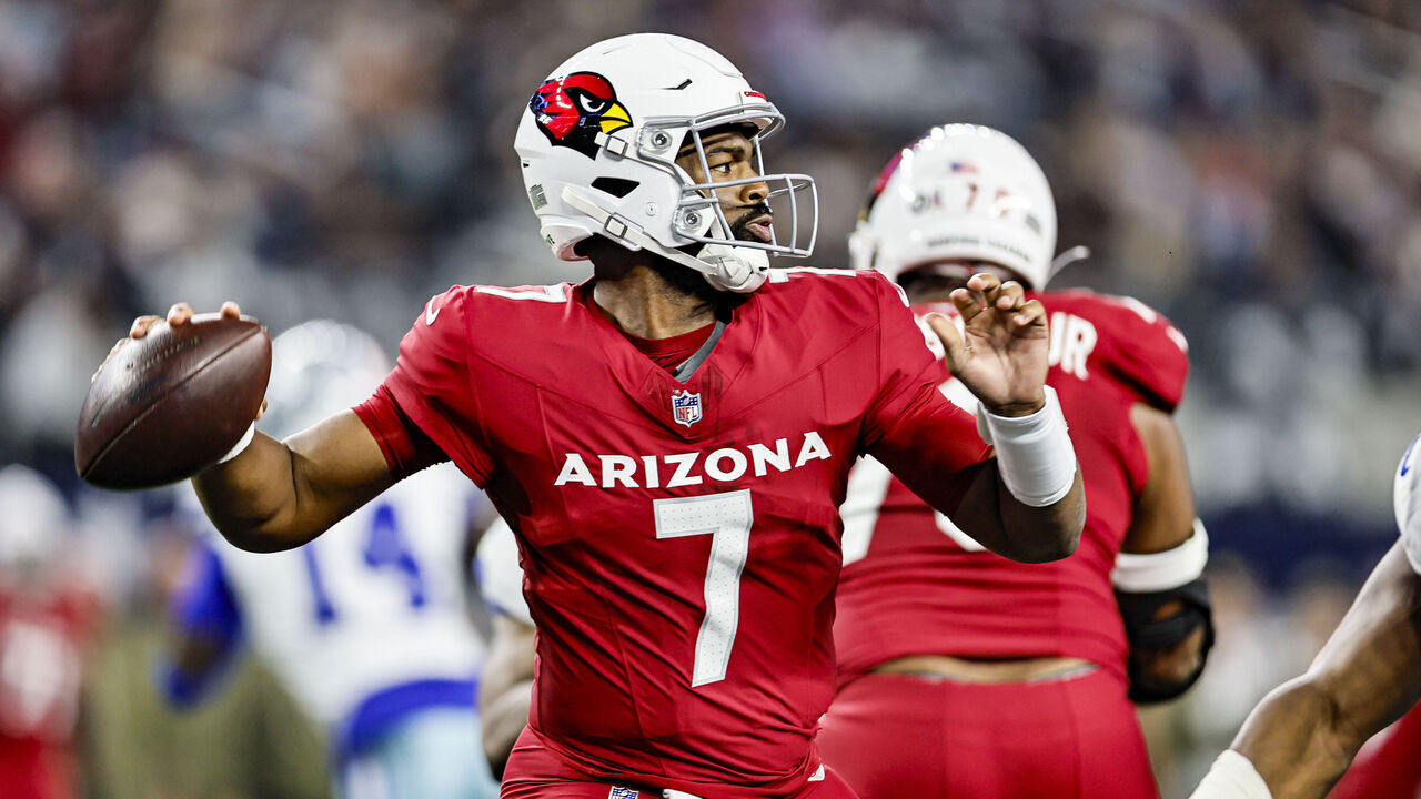 ARLINGTON, TX - NOVEMBER 03: Arizona Cardinals quarterback Jacoby Brissett (7) looks for an open receiver during the game between the Dallas Cowboys and the Arizona Cardinals on November 03, 2025 at AT&T Stadium in Arlington, Texas.