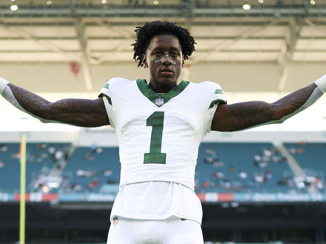MIAMI GARDENS, FLORIDA - SEPTEMBER 29: Sauce Gardner #1 of the New York Jets warms up prior to an NFL football game against the Miami Dolphins at Hard Rock Stadium on September 29, 2025 in Miami Gardens, Florida.