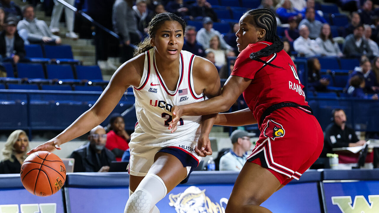 ANNAPOLIS, MARYLAND - NOVEMBER 04: Sarah Strong #21 of the UConn Huskies drives to the basket against Mackenly Randolph #4 of the Louisville Cardinals during the first half at United States Naval Academy on November 4, 2025 in Annapolis, Maryland.