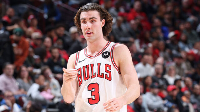 CHICAGO, IL - NOVEMBER 4: Josh Giddey #3 of the Chicago Bulls looks on during the game against the Philadelphia 76ers on November 4, 2025 at United Center in Chicago, Illinois. Mandatory Copyright Notice: Copyright 2025 NBAE