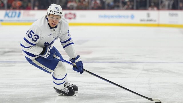 PHILADELPHIA, PENNSYLVANIA - NOVEMBER 1: Easton Cowan #53 of the Toronto Maple Leafs controls the puck against the Philadelphia Flyers in the third period at Xfinity Mobile Arena on November 1, 2025 in Philadelphia, Pennsylvania. The Maple Leafs defeated the Flyers 5-2.