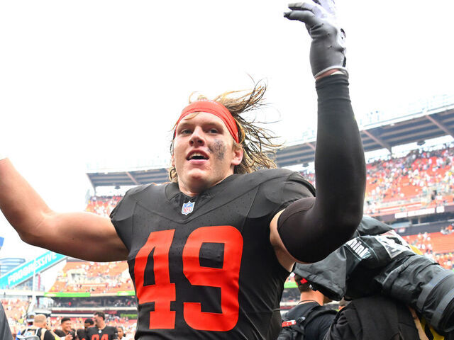 CLEVELAND, OHIO - SEPTEMBER 21: Carson Schwesinger #49 of the Cleveland Browns runs off the field after defeating the Green Bay Packers 13-10 at Huntington Bank Field on September 21, 2025 in Cleveland, Ohio.