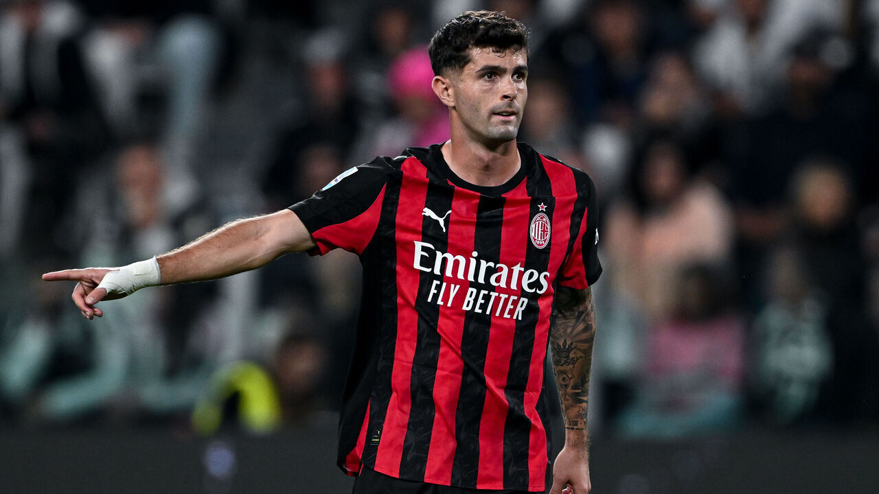TURIN, ITALY - OCTOBER 05: Christian Pulisic of AC Milan gestures during the Serie A match between Juventus FC and AC Milan at Allianz Stadium on October 05, 2025 in Turin, Italy.