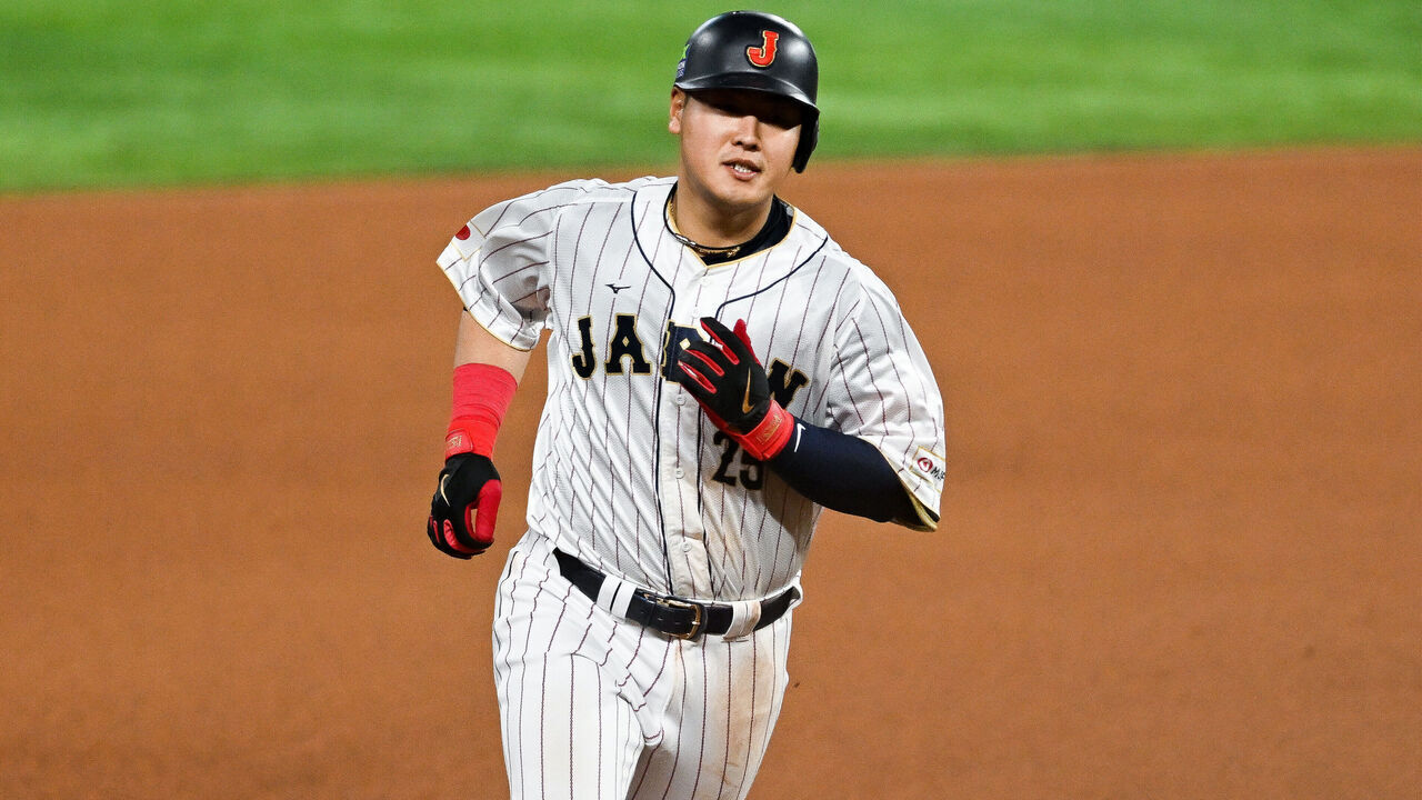 MIAMI, FLORIDA - MARCH 21: Kazuma Okamoto #25 of Team Japan hits a solo homerun in the bottom of the fourth inning during World Baseball Classic Championship between United States and Japan at loanDepot park on March 21, 2023 in Miami, Florida.