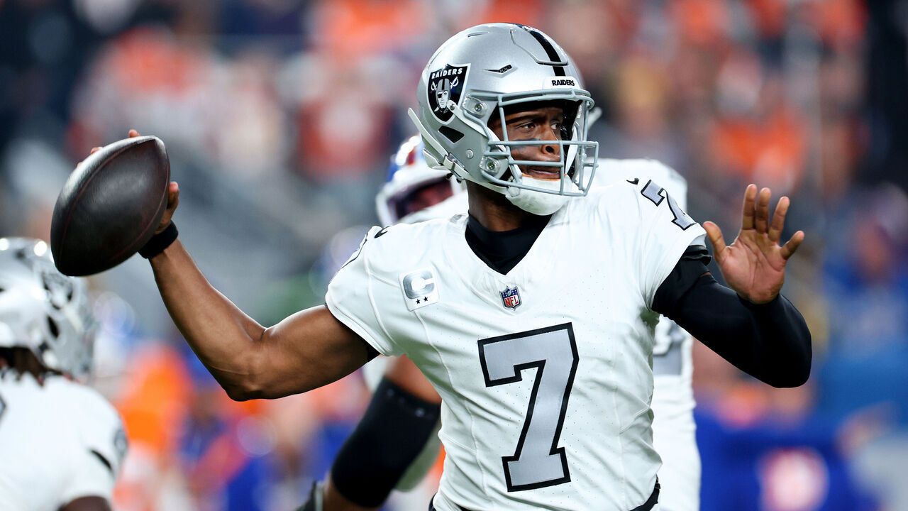 DENVER, COLORADO - NOVEMBER 06: Geno Smith #7 of the Las Vegas Raiders throws a pass against the Denver Broncos during the first quarter in the game at Empower Field At Mile High on November 06, 2025 in Denver, Colorado.