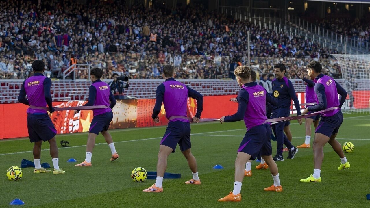 BARCELONA, SPAIN - NOVEMBER 7: Players of FC Barcelona are seen during the training day of FC Barcelona as it opens doors for the fans at the Spotify Camp Nou Stadium on November 07, 2025 in Barcelona, Spain.