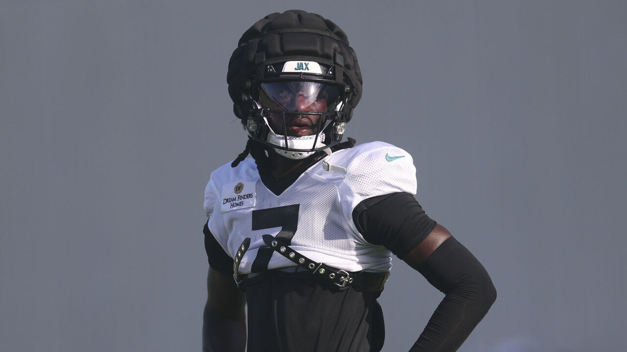 JACKSONVILLE, FLORIDA - AUGUST 12: Brian Thomas Jr. #7 of the Jacksonville Jaguars practices during Training Camp at Miller Electric Center on August 12, 2025 in Jacksonville, Florida.