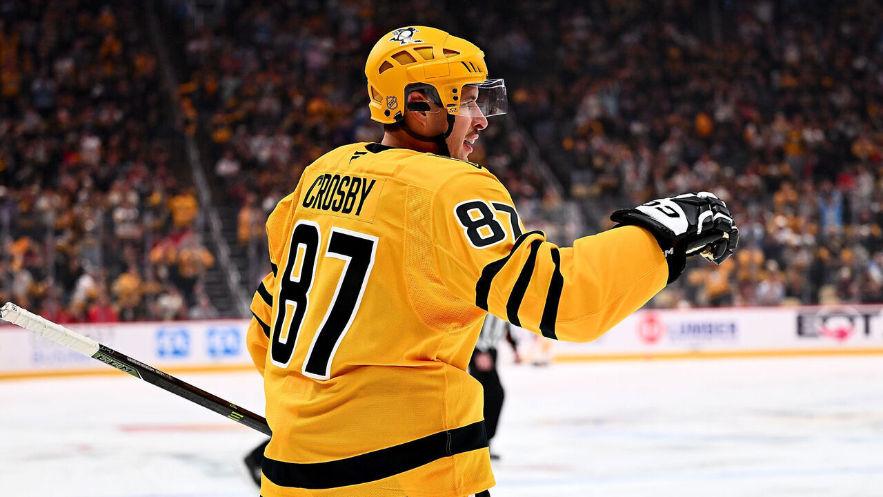 PITTSBURGH, PA - NOVEMBER 06: Sidney Crosby #87 of the Pittsburgh Penguins celebrates his first period goal against the Washington Capitals at PPG PAINTS Arena on November 6, 2025 in Pittsburgh, Pennsylvania.