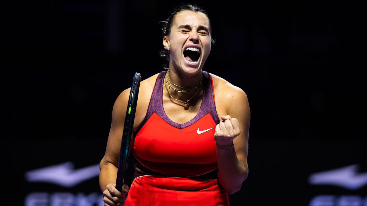 RIYADH, SAUDI ARABIA - NOVEMBER 07: Aryna Sabalenka in action against Amanda Anisimova of the United States in the semi-final on Day 7 of the WTA Finals Riyadh as part of the Hologic WTA Tour 2025 at King Saud University Indoor Arena on November 07, 2025 in Riyadh, Saudi Arabia