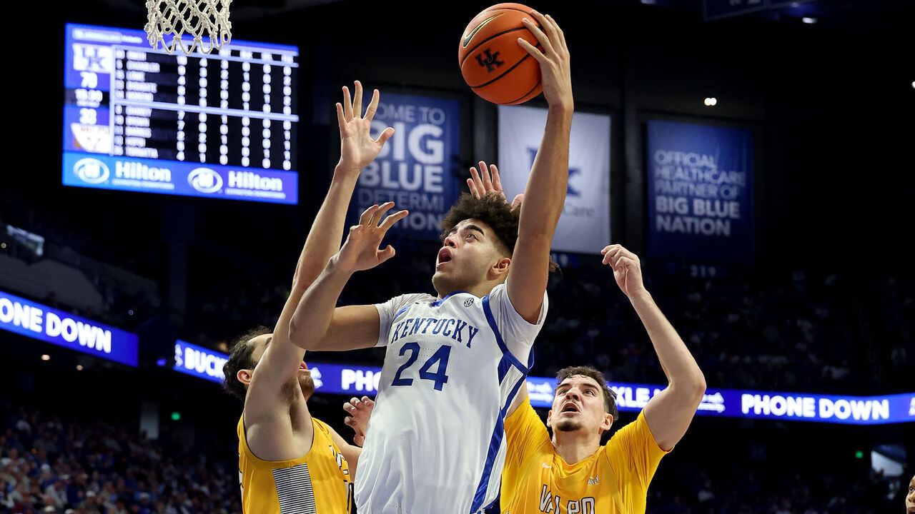 LEXINGTON, KENTUCKY - NOVEMBER 07: Malachi Moreno #24 of the Kentucky Wildcats shoots the ball against the Valparaiso Beacons at Rupp Arena on November 07, 2025 in Lexington, Kentucky.