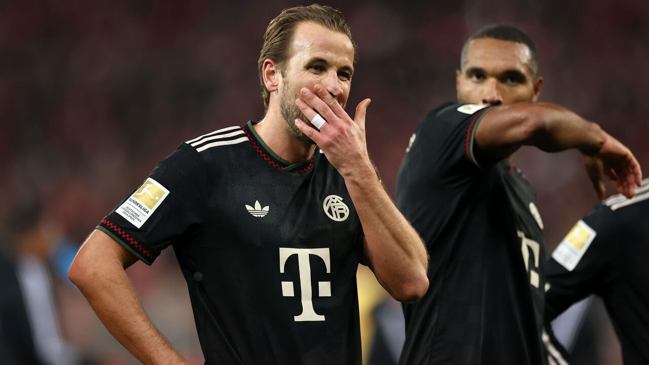 BERLIN, GERMANY - NOVEMBER 08: Harry Kane of Bayern Munich looks dejected after his team draws in the Bundesliga match between 1. FC Union Berlin and FC Bayern München at Stadion An der Alten Foersterei on November 08, 2025 in Berlin, Germany.