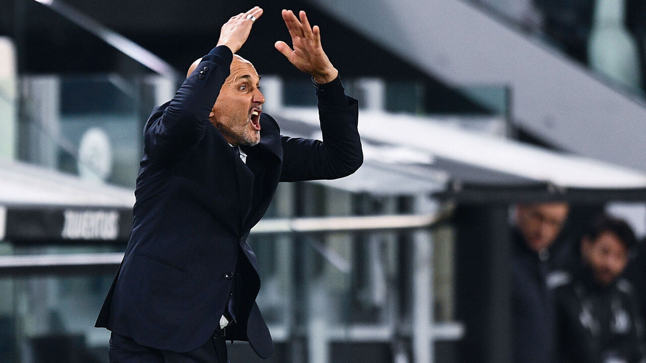TURIN, ITALY - NOVEMBER 8: Head coach Luciano Spalletti of Juventus FC coaches his players during the Serie A match between Juventus FC and Torino FC at Juventus Stadium on November 8, 2025 in Turin, Italy.