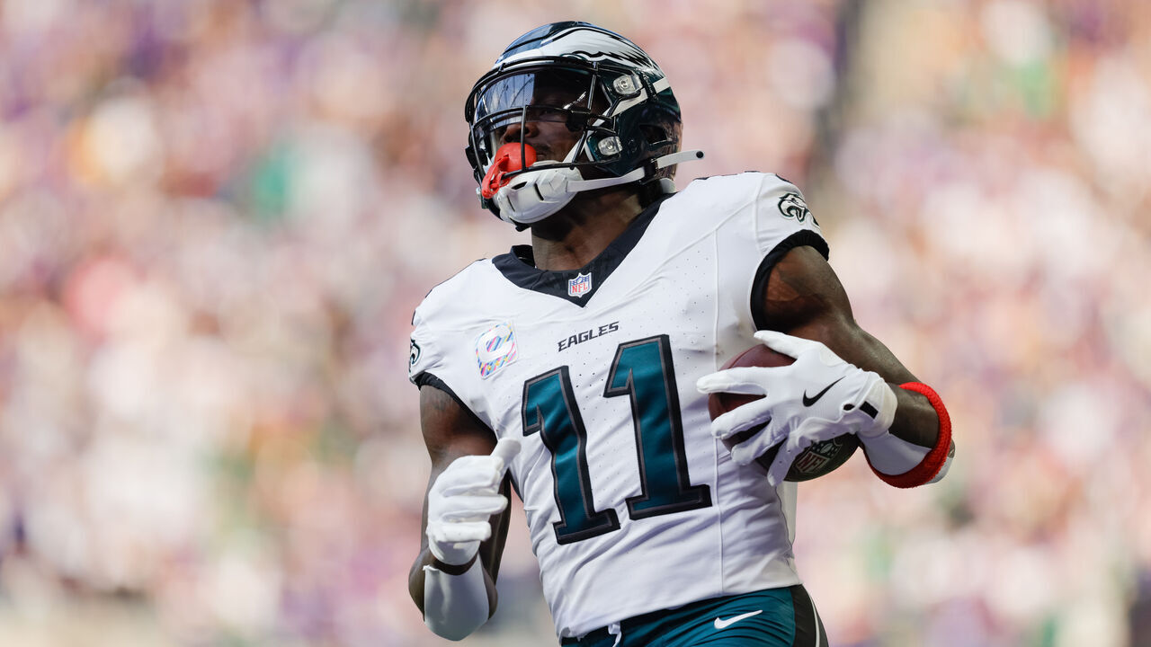 MINNEAPOLIS, MN - OCTOBER 19: Philadelphia Eagles wide receiver A.J. Brown (11) scores a touchdown during the first half of the NFL game between the Minnesota Vikings and Philadelphia Eagles on October 19th, 2025, at U.S. Bank Stadium in Minneapolis, MN.