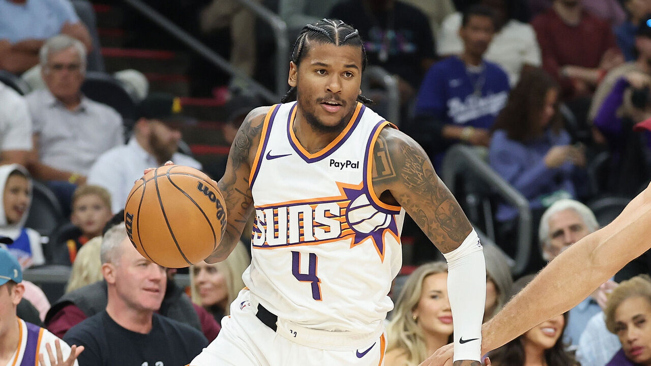 PHOENIX, ARIZONA - NOVEMBER 06: Jalen Green #4 of the Phoenix Suns drives the ball against Brook Lopez #11 of the LA Clippers during the first half of the NBA game at Mortgage Matchup Center on November 06, 2025 in Phoenix, Arizona.