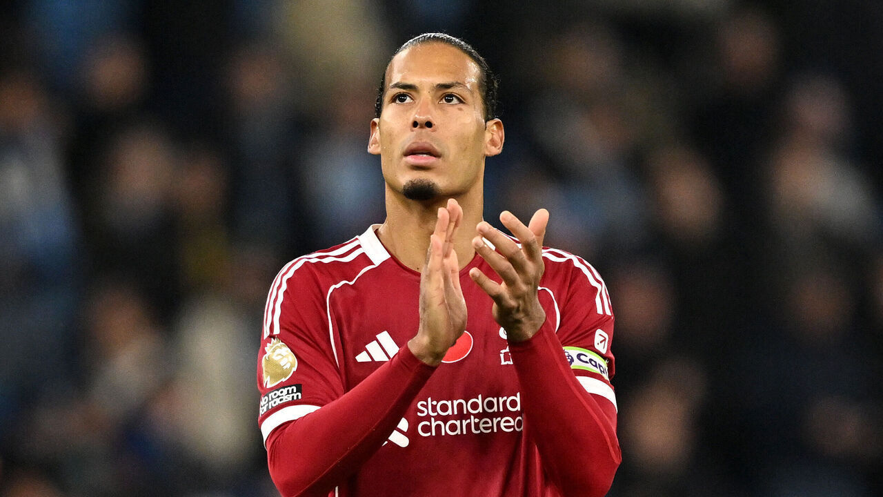 MANCHESTER, ENGLAND - NOVEMBER 09: (THE SUN OUT, THE SUN ON SUNDAY OUT) Virgil van Dijk of Liverpool applauds the fans after the Premier League match between Manchester City and Liverpool at Etihad Stadium on November 09, 2025 in Manchester, England.