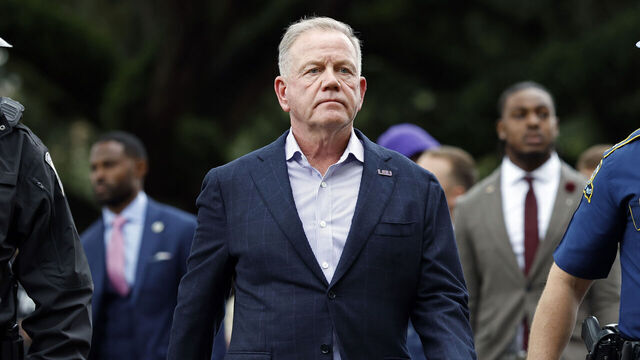 BATON ROUGE, LOUISIANA - OCTOBER 25: Head coach Brian Kelly of the LSU Tigers arrives prior to a game against the Texas A&M Aggies at Tiger Stadium on October 25, 2025 in Baton Rouge, Louisiana.