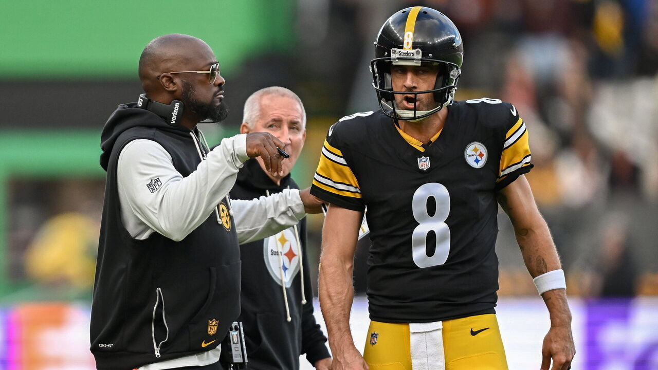 Dublin , Ireland - 28 September 2025; Pittsburgh Steelers head coach Mike Tomlin and Quarterback Aaron Rodgers #8 of Pittsburgh Steelers during the 2025 NFL International Game between the Pittsburgh Steelers and the Minnesota Vikings at Croke Park in Dublin.
