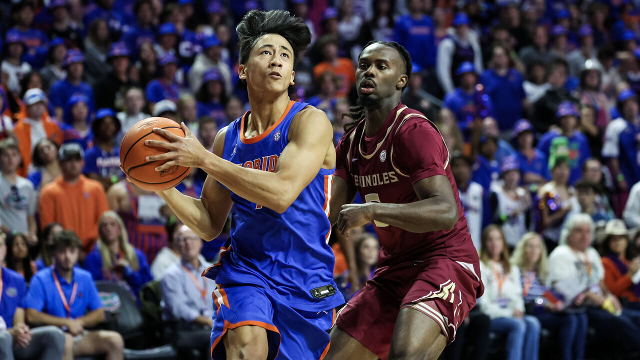 GAINESVILLE, FLORIDA - NOVEMBER 11: Xaivian Lee #1 of the Florida Gators drives to the basket against Robert McCray V #6 of the Florida State Seminoles during the first half of a game at the Stephen C. O'Connell Center on November 11, 2025 in Gainesville, Florida.