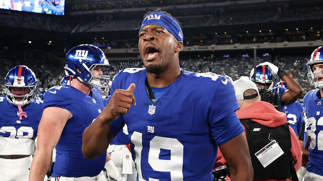 EAST RUTHERFORD, NEW JERSEY - OCTOBER 9: Jameis Winston #19 of the New York Giants talks to teammates in a huddle prior to an NFL football game against the Philadelphia Eagles at MetLife Stadium on October 9, 2025 in East Rutherford, New Jersey.