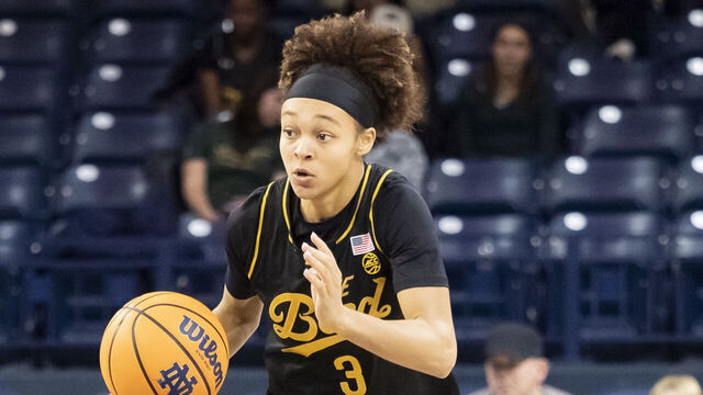 SOUTH BEND, IN - NOVEMBER 09: Notre Dame Fighting Irish guard Hannah Hidalgo (3) dribbles the ball down court during the game between the Chicago State Cougars and the Notre Dame Fighting Irish on November 09, 2025 at Purcell Pavilion in South Bend, Indiana.
