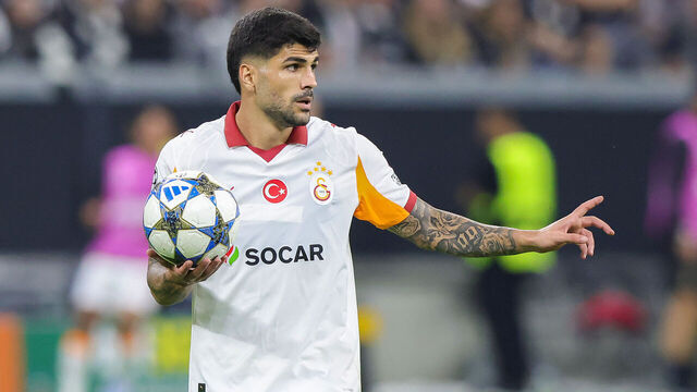 FRANKFURT AM MAIN, GERMANY - SEPTEMBER 18: Eren Elmali of Galatasaray A.S. gestures during the UEFA Champions League 2025/26 League Phase MD1 match between Eintracht Frankfurt and Galatasaray A.S. at Frankfurt Stadion on September 18, 2025 in Frankfurt am Main, Germany.