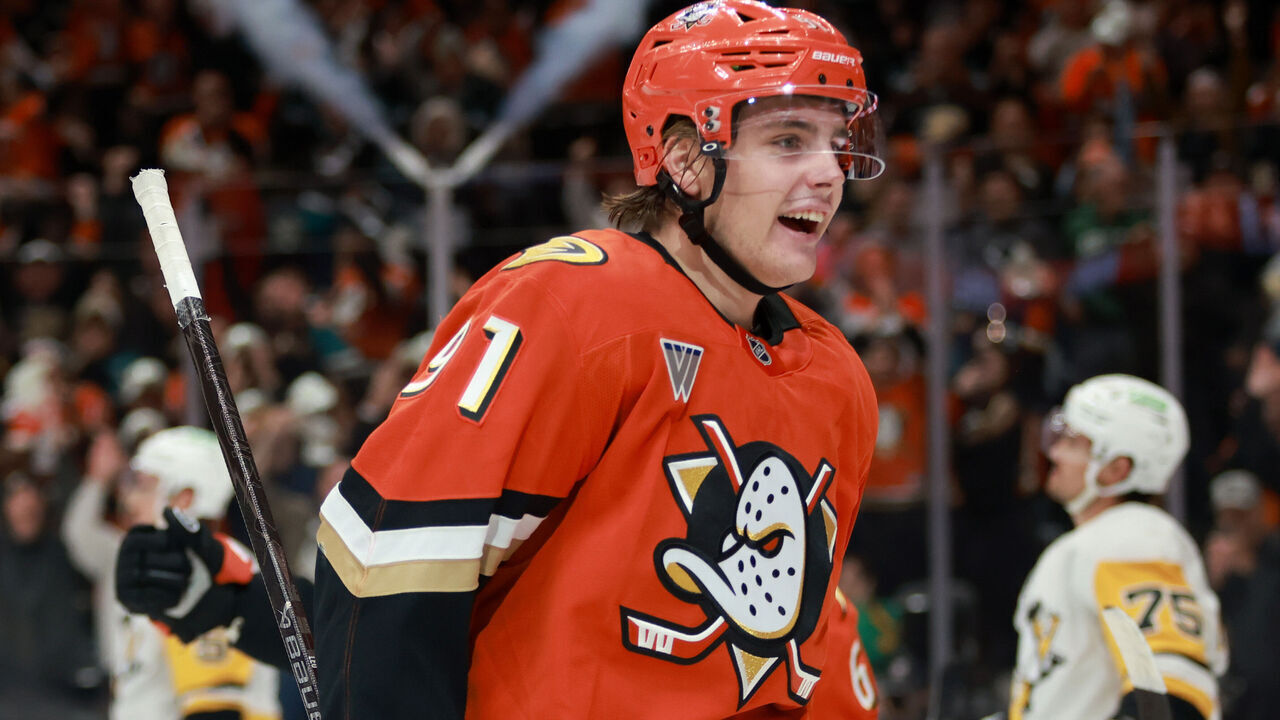 ANAHEIM, CALIFORNIA - OCTOBER 14: Leo Carlsson #91 of the Anaheim Ducks celebrates a goal scored by Chris Kreider #20 during the third period against the Pittsburgh Penguins at Honda Center on October 14, 2025 in Anaheim, California.